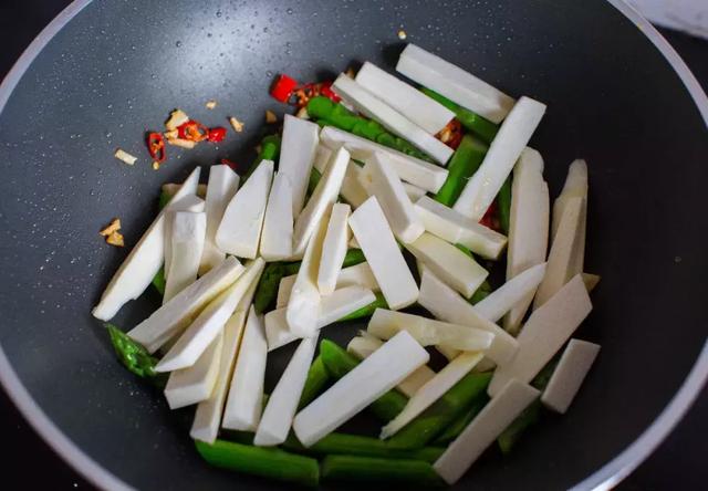 整个五月的鲜，一道菜全吃上了：今夏餐桌的新宠