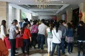 湖南48岁孕妇生下5胞胎，68名家属到场，知道性别后集体笑喷图片