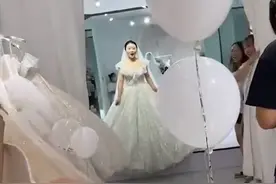 山东一男子带未婚妻试婚纱，偷偷布置求婚现场！网友：代入感太强图片