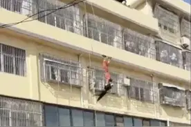 安徽亳州：消防员为救自杀女子坠地牺牲，安全绳为什么没起作用？图片