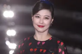 周海媚的璀璨情史，靠美貌征服了9个男人，婚姻失败后放纵一生图片