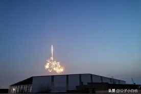 看似火箭起航其实烟花璀璨图片
