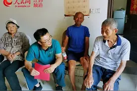 媒体聚焦 | 人民网报道！如皋：＂爱心邮路＂乡邮员变身“红喇叭驿站”宣讲员！图片