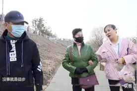 61岁大叔相亲，嫌弃女嘉宾老且黑，女方委屈：他瞧不起人图片