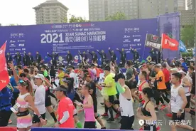 2小时15分！西安马拉松冠军刷新记录图片