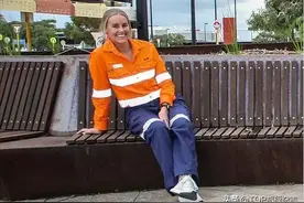 我太难了！澳航空公司破产空姐转行当矿工，泰国飞行员送外卖图片