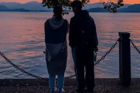 男人这样“撩”你，多半不是真的喜欢你，而是想玩玩而已图片