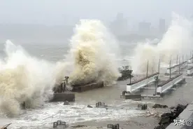 印度饱受新冠疫情灾难之际 西海岸再次遭受到有史以来最强飓风袭击图片