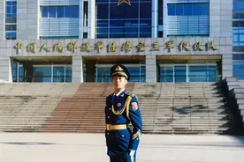 光荣！名校学霸立志参军，入选三军仪仗队，执行天安门升旗任务，获部队嘉奖图片
