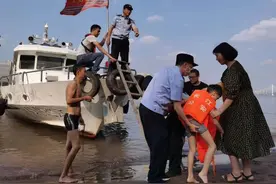 男童江边玩耍被卷走  警民携手救援图片