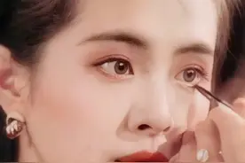 全年级男生趴在窗口看她上课，被称为征服亚洲的美，她凭什么？图片