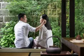 俗语“一日夫妻百日恩”中的“一日”是什么意思？并不是“一天”图片