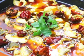 四川厨师教你制作家常火锅，做法特别简单，想吃火锅不用去店里了