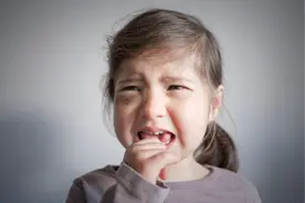 女学生被迫写“性行为”检讨：变态校长被停职图片