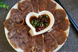 酱牛肉的正宗做法，牢记“1腌2泡3酱”，不柴不松散，入味十足图片