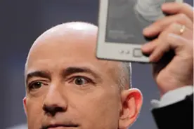 美国一糊涂父亲，靠修车辛苦赚钱一辈子，临终才知儿子是世界首富图片