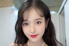 IU晒照分享她的健康午餐，网友惊呼：不可能，她一顿饭就吃这些？图片