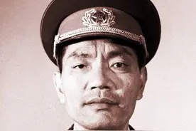 中野血战汝河，虎将尤太忠1个旅阻击敌军3个师，邓小平：打得好图片