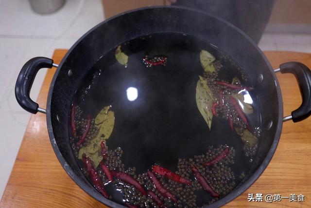河南老法腌鸡蛋，个个起沙、金黄流油还不咸，用经验告诉你怎么做