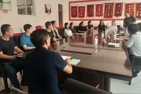 县委常委宣传部长杨艳、副县长杨毅看望一线教师图片