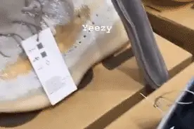 YEEZY“最古怪”鞋型登场！卡戴珊上脚被嘲讽：就这？图片