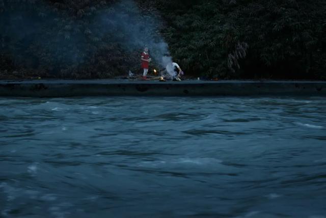 这些被互联网遗忘的家庭，他跟拍了12年：一度哭到拍不下去