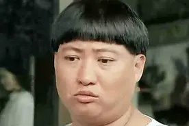 洪金宝单挑输给了他？上唇至今仍有伤疤，成龙甄子丹都被他吐槽过图片