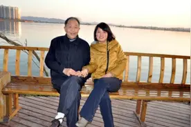 38岁女教师与65岁老人相恋，不惧世俗眼光：除了你，别人都是将就图片