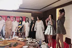 每日一笑｜这么美的背，不拔火罐可惜了图片
