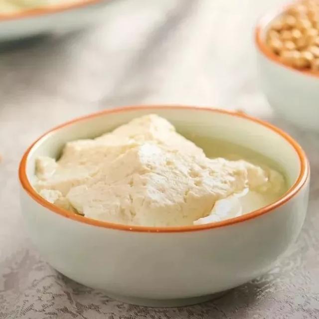 天府旅游美食·舌尖上的非遗 | 富顺豆花：凝脂白玉堆软雪，生香赤焰缀轻衣