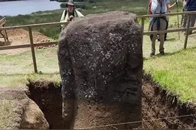 3200年前的羌族人是外星人？在智利复活节岛上石雕人像，刻有羌字图片