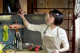 第一次去男友家过年，吃完饭后被安排洗碗，女子的做法堪称教科书图片