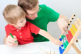 孩子爱认输，可能是消极心理导致，这三招可让孩子变得坚强起来图片