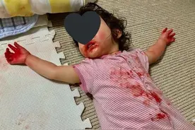 4岁女儿帮忙分担家务，用洗衣机冲洗化妆品，宝妈泪奔：3万多没了图片