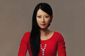 他画了一个长发美人，卖了207万，放大十倍后，网友：这不是画图片