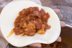 山东一女子用奥尔良鸡腿馅给闺女做大包子，出笼那一瞬间馋哭网友图片
