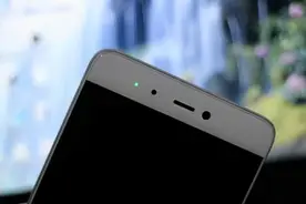 为了全面屏而舍弃的呼吸灯，终于回归了，OPPO给了很不一样的设计图片