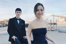 邓紫棋台上唱歌表演 男友Mark台下与杨颖合照被批图片