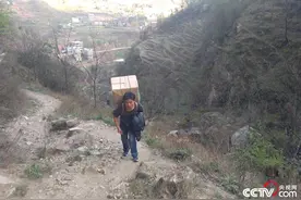 一首《再见》唱哭支教老师：他在深山坚守十年 曾背80斤书本徒步上山图片