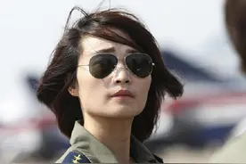 空中“女超人”余旭，驾驶歼10战机血染长空，英雄值得铭记图片