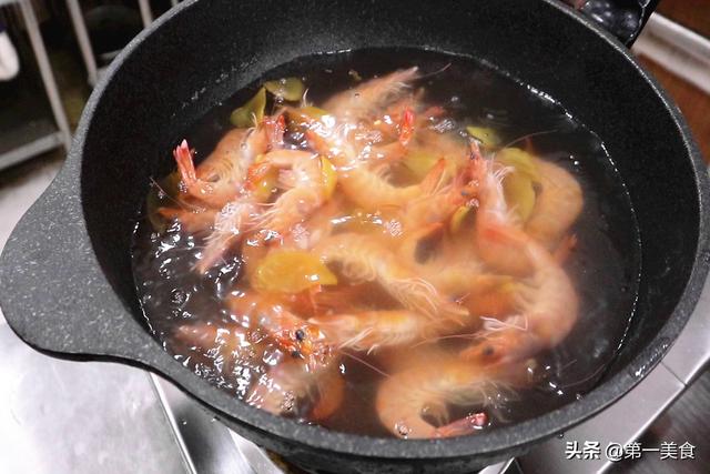 广式白灼虾不是简单水煮，蘸料做法全告诉你，再去饭店吃就亏了