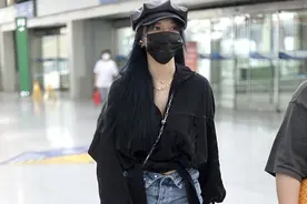 程潇穿热裤长靴露美腿 带复古八角帽时尚又帅气图片