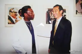 国足名将孙贤禄与云南红塔青年队在巴西，拜会贝利+罗马里奥+卡福图片