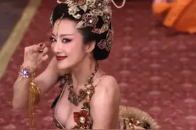 “蛇蝎美人”李依晓：被叶璇的狗毁容，打官司失败，事业不如从前图片