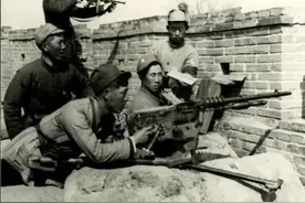 随军记者拍摄，游击队进攻的老照片，八路军领导的队伍都非常厉害图片