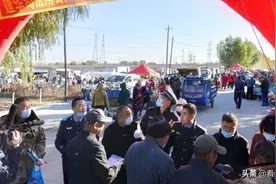 齐齐哈尔市建华区公共法律服务流动站走进农村大集图片