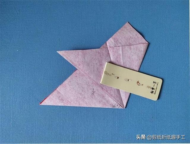 分享五瓣窗花剪纸教程：快过年了，自己剪的窗花贴上更有年味