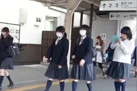 中国女生校服丑，日本都是漂亮水手服，为什么日本女孩要穿水手服
