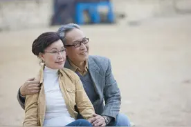 二十年的婚外情，女人对情人还有真爱吗？只因为逃不开图片