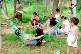 老家的这些妇女，可真能瞎操心，我越来越不想回农村了图片